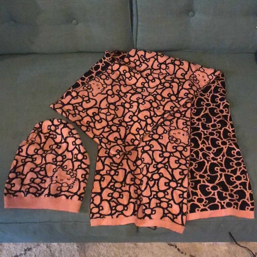 Hello Kitty scarf and beanie pink black